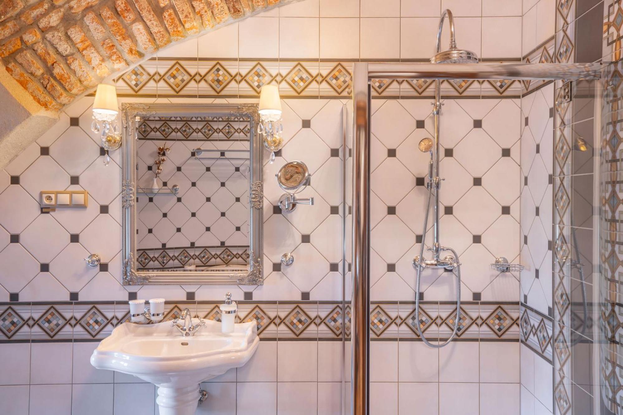 Galicia Nueva, Castle Hotel Lučenec Eksteriør billede
