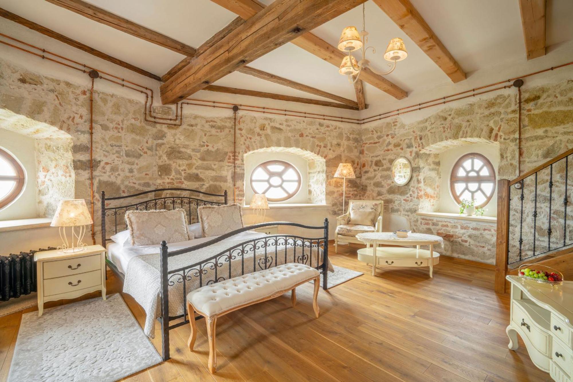 Galicia Nueva, Castle Hotel Lučenec Eksteriør billede