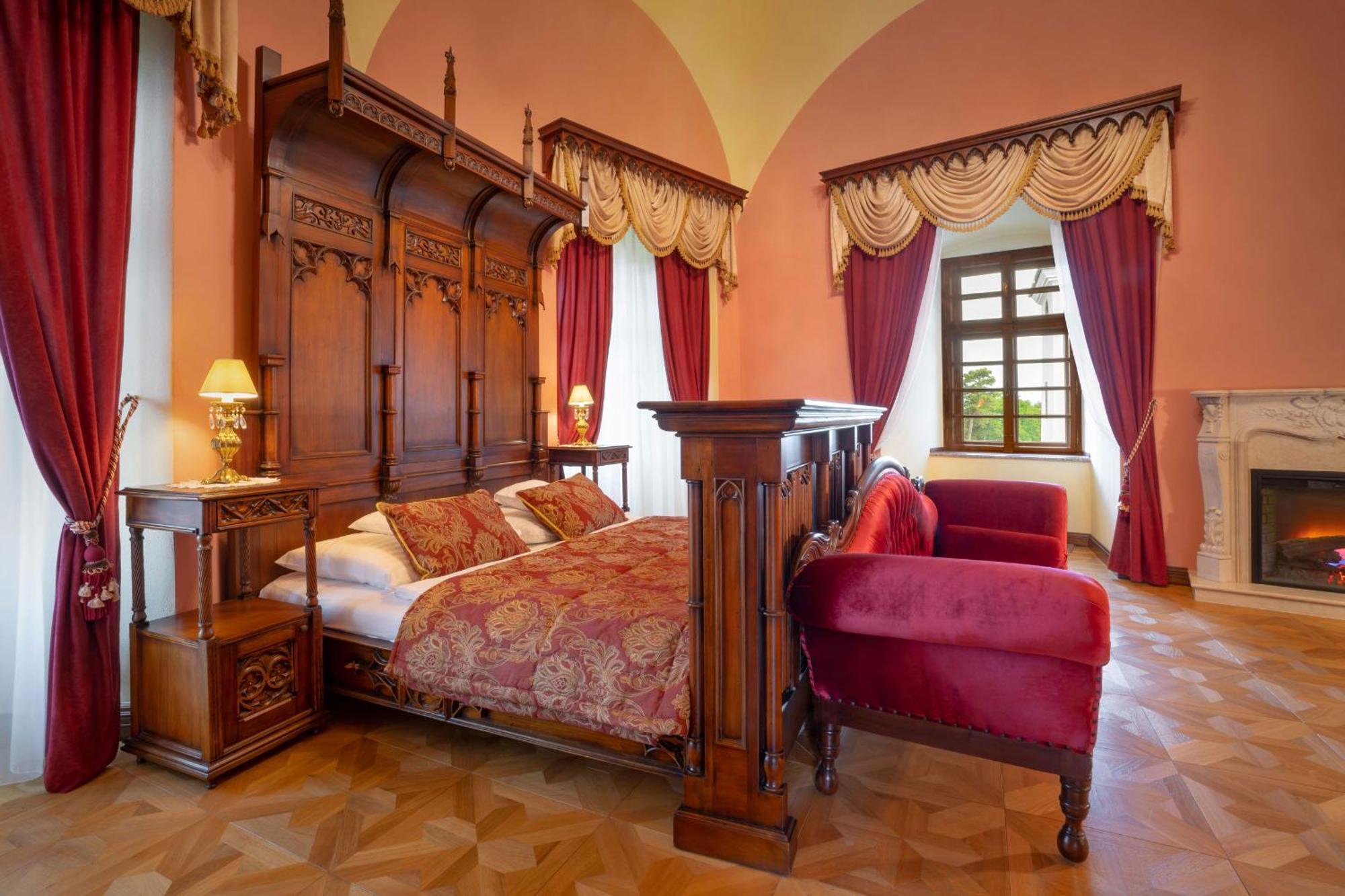 Galicia Nueva, Castle Hotel Lučenec Eksteriør billede