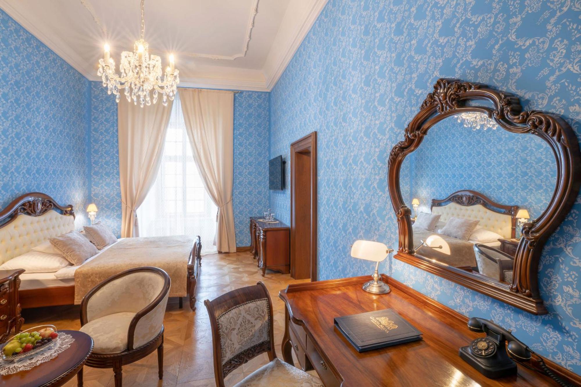 Galicia Nueva, Castle Hotel Lučenec Eksteriør billede