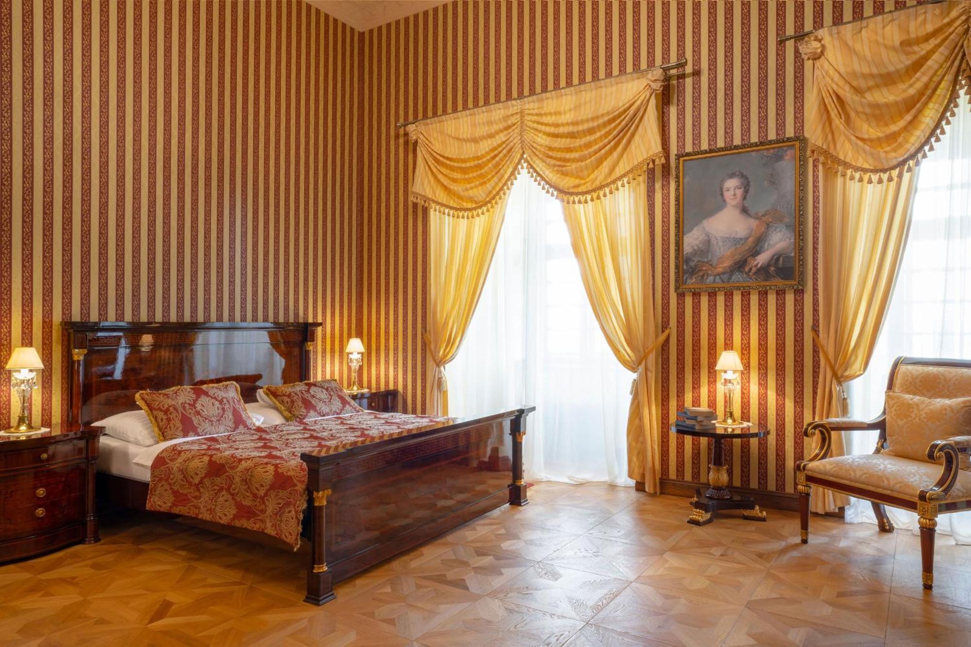 Galicia Nueva, Castle Hotel Lučenec Eksteriør billede