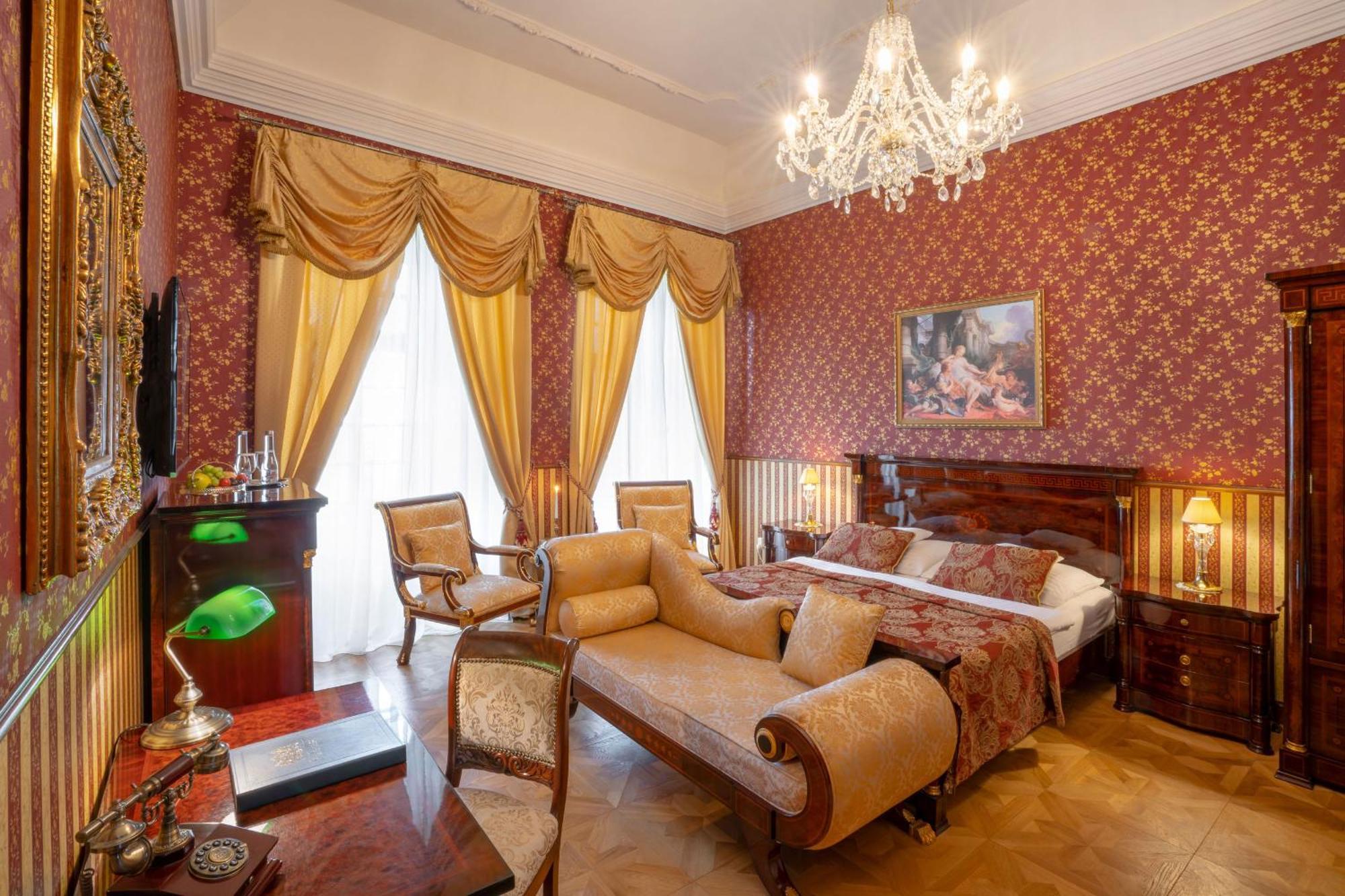 Galicia Nueva, Castle Hotel Lučenec Eksteriør billede