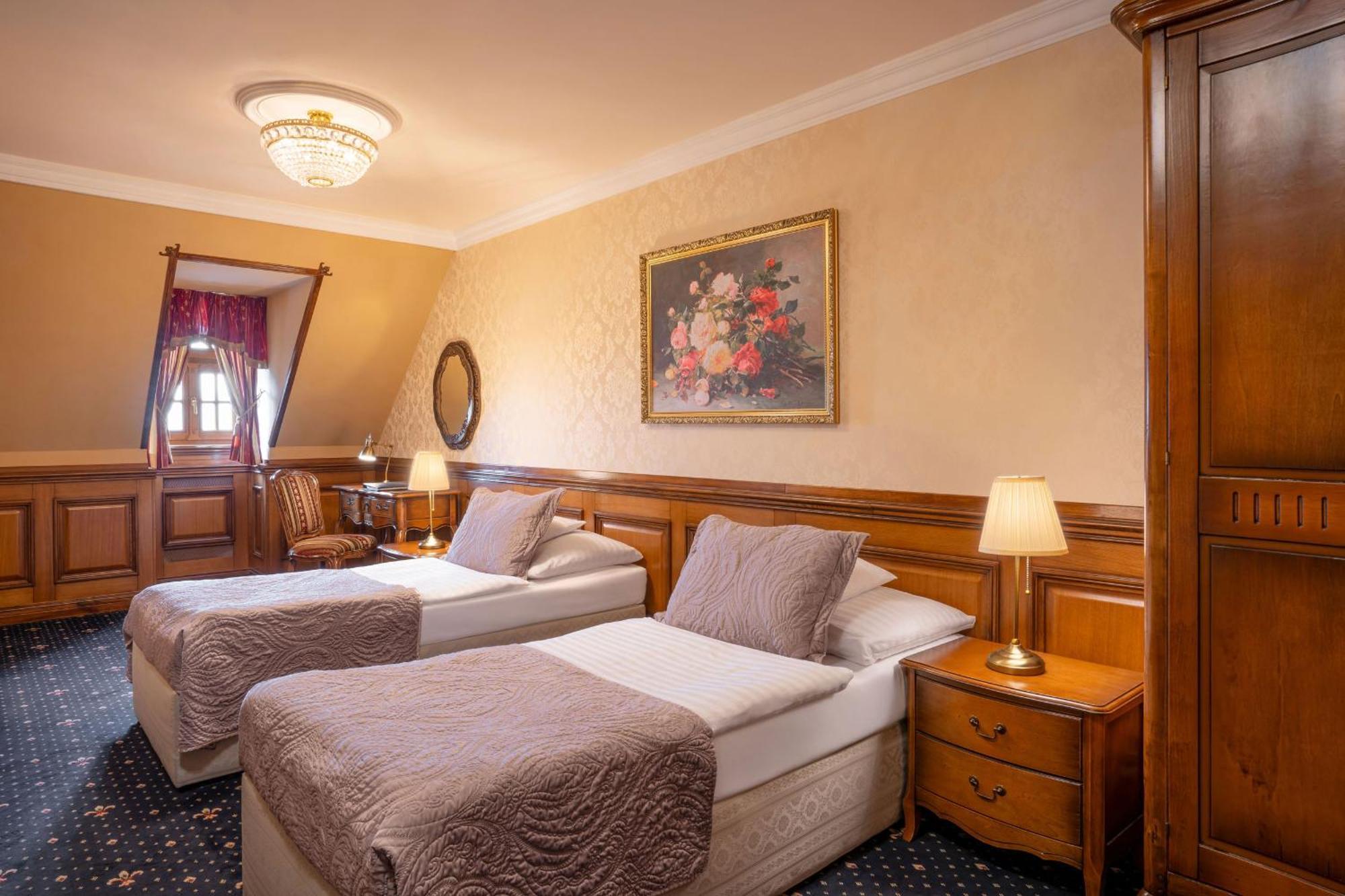 Galicia Nueva, Castle Hotel Lučenec Eksteriør billede