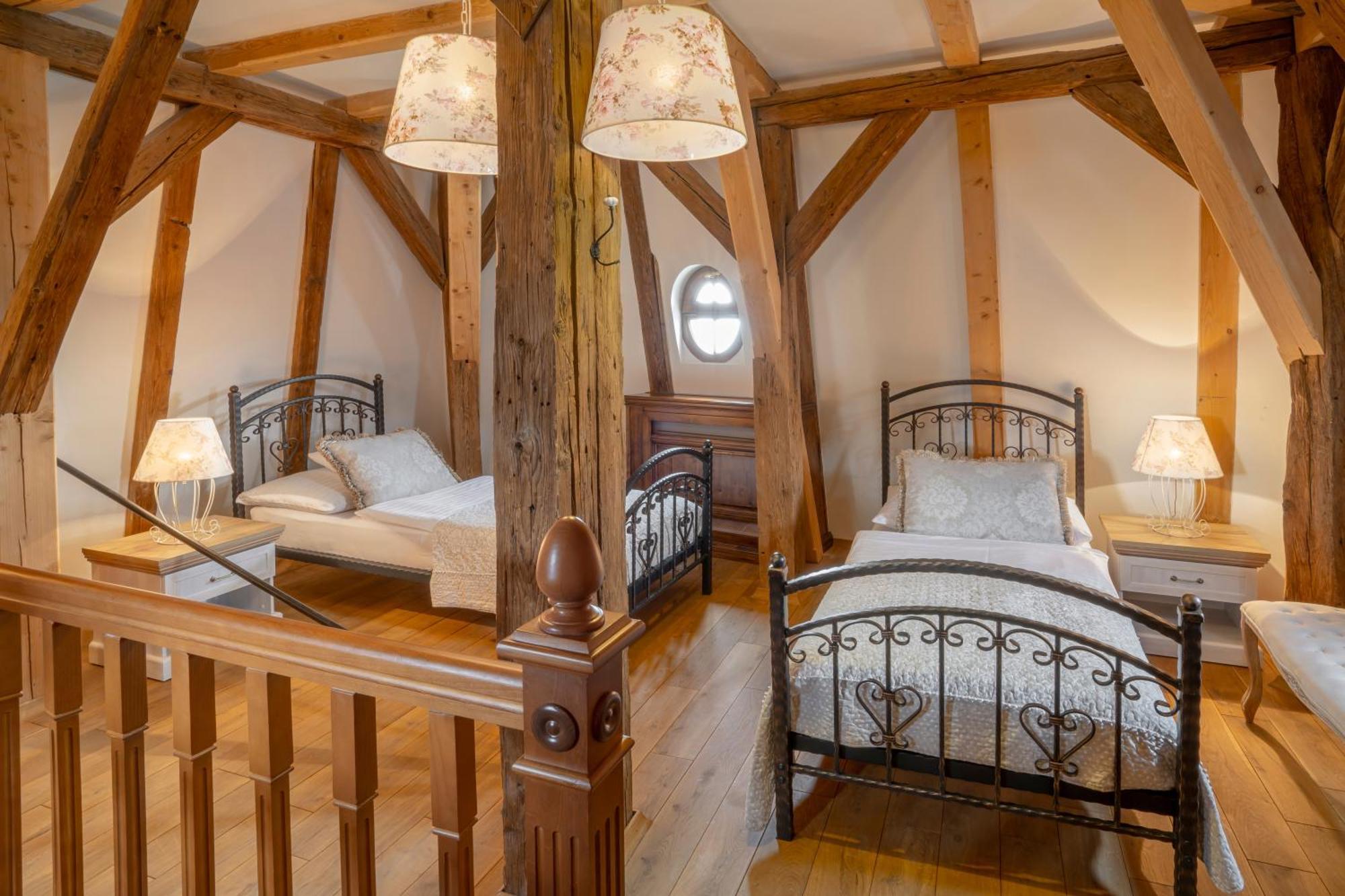 Galicia Nueva, Castle Hotel Lučenec Eksteriør billede