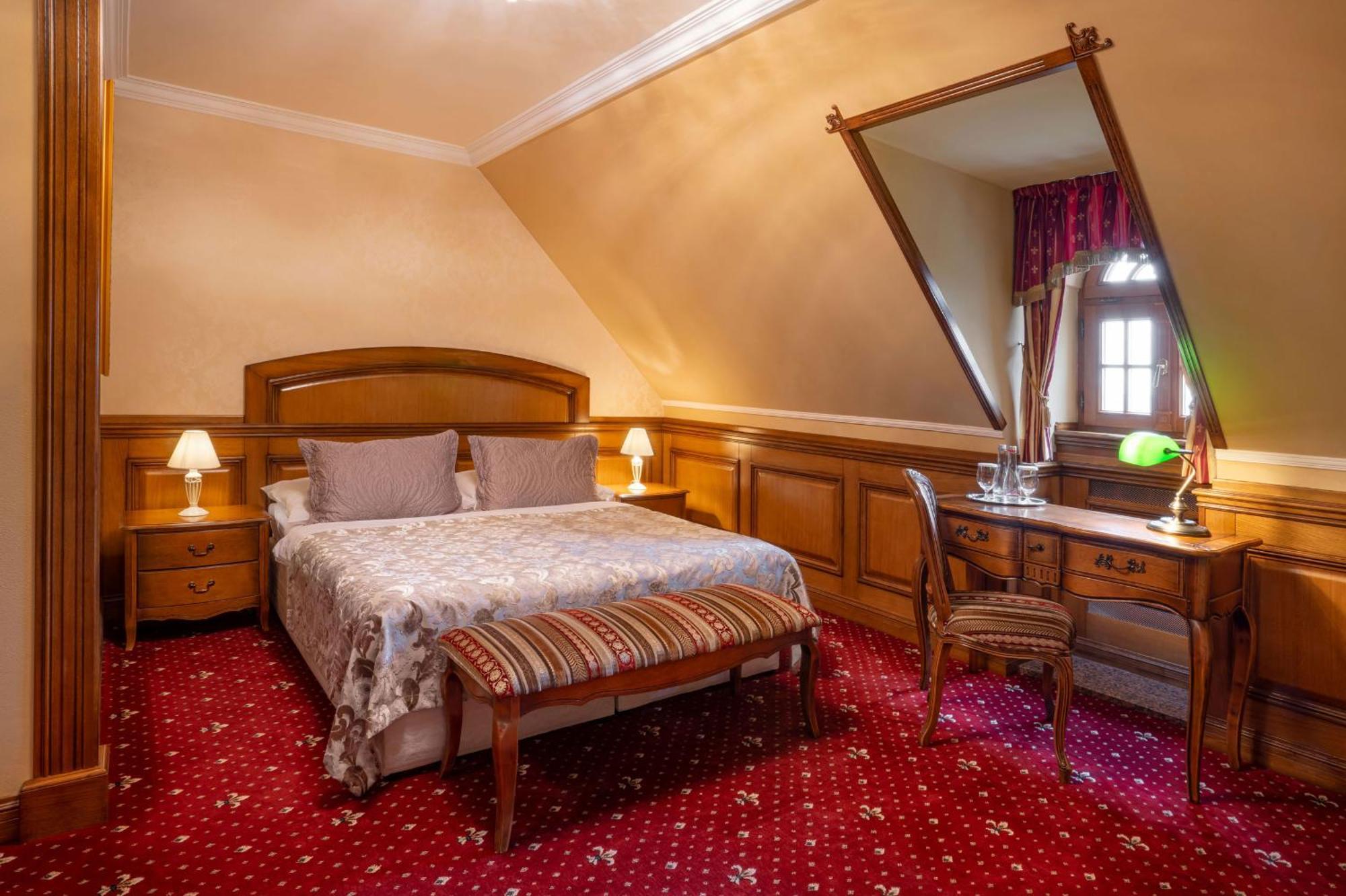 Galicia Nueva, Castle Hotel Lučenec Eksteriør billede