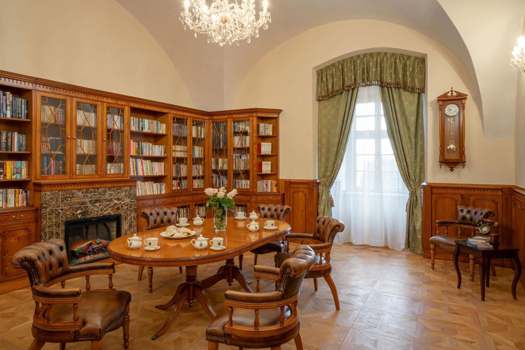 Galicia Nueva, Castle Hotel Lučenec Eksteriør billede