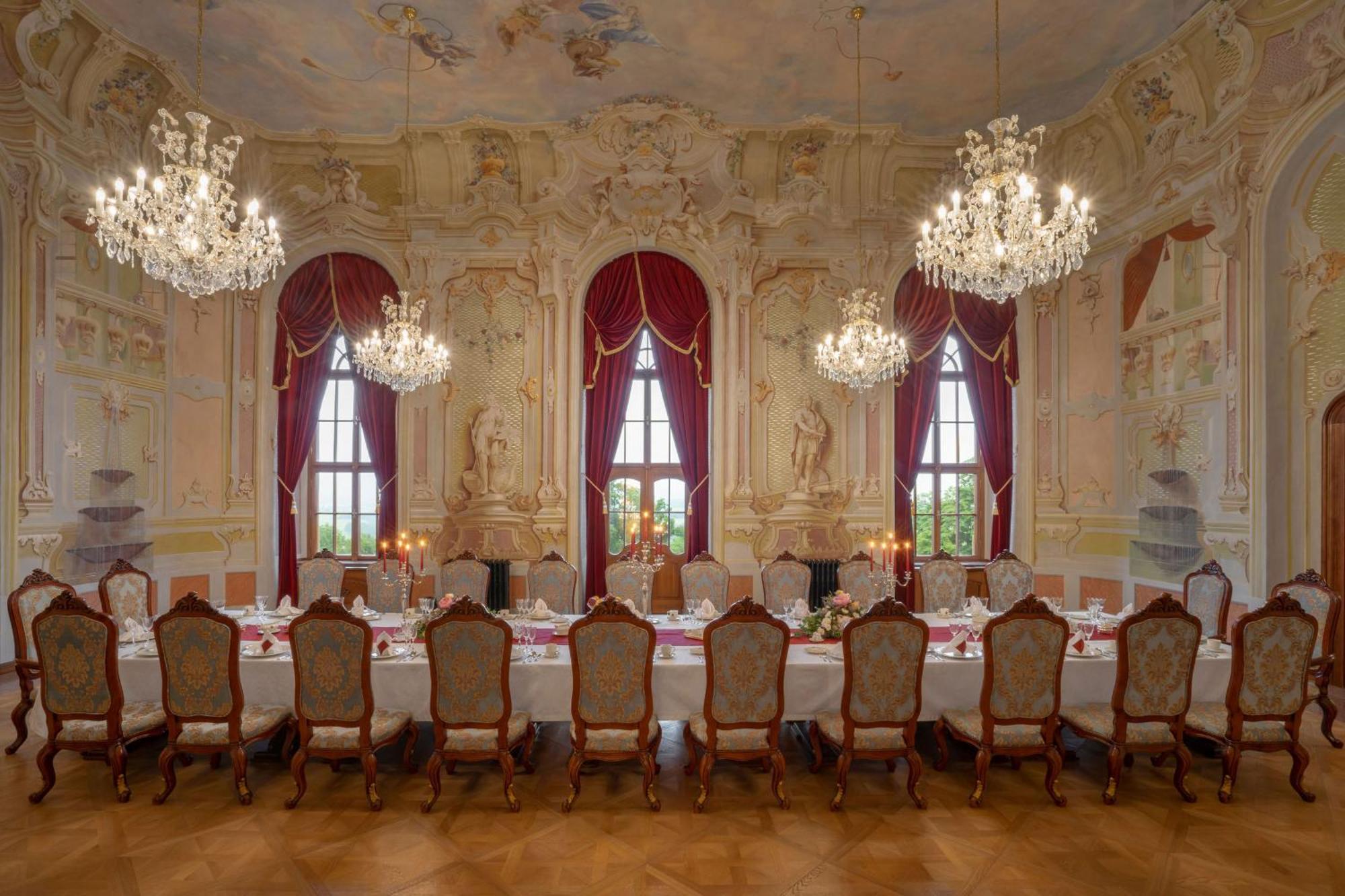 Galicia Nueva, Castle Hotel Lučenec Eksteriør billede