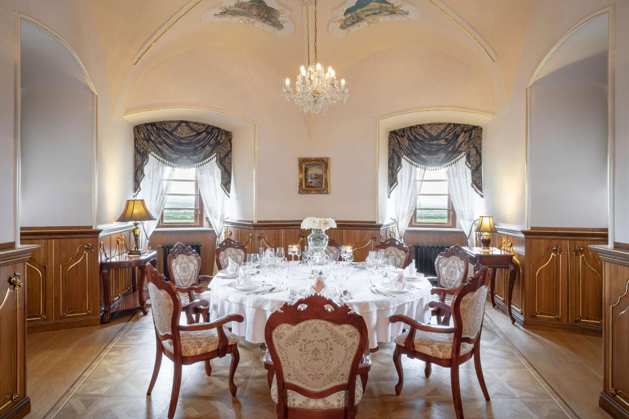 Galicia Nueva, Castle Hotel Lučenec Eksteriør billede