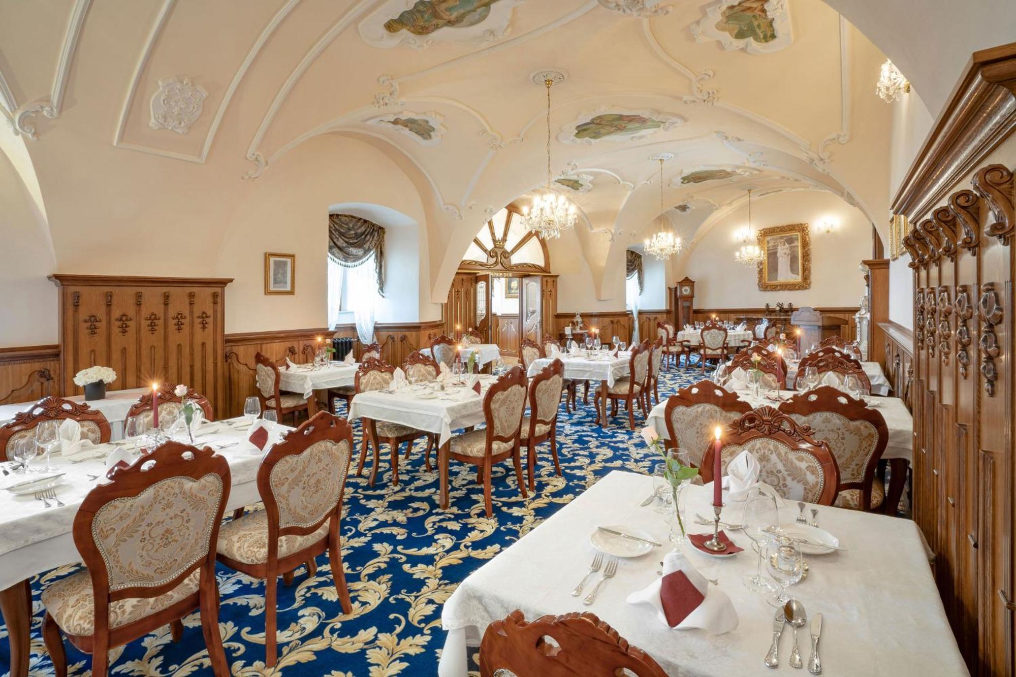 Galicia Nueva, Castle Hotel Lučenec Eksteriør billede