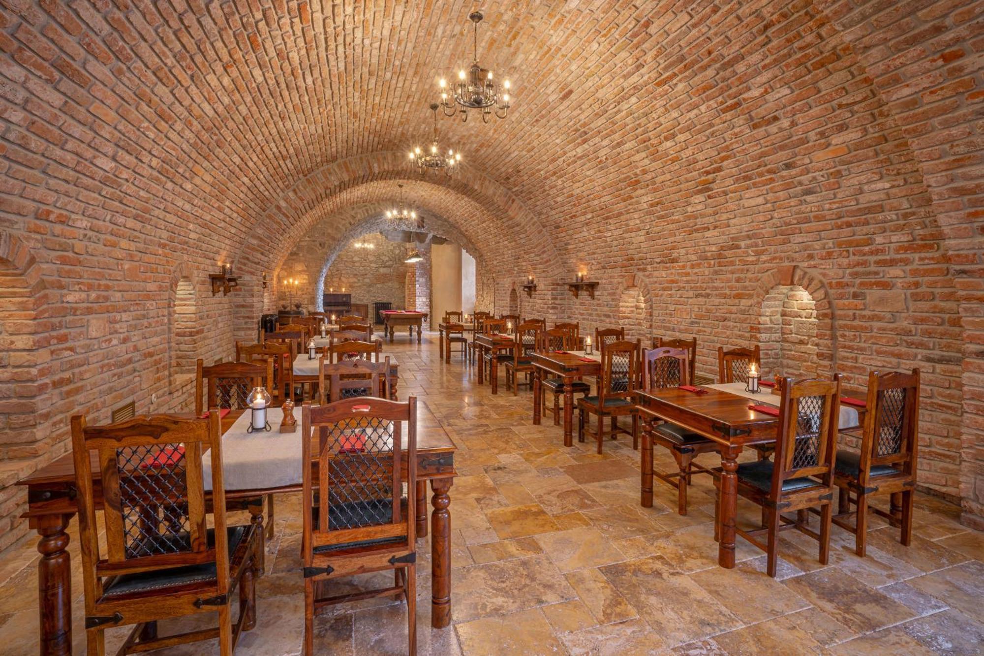 Galicia Nueva, Castle Hotel Lučenec Eksteriør billede