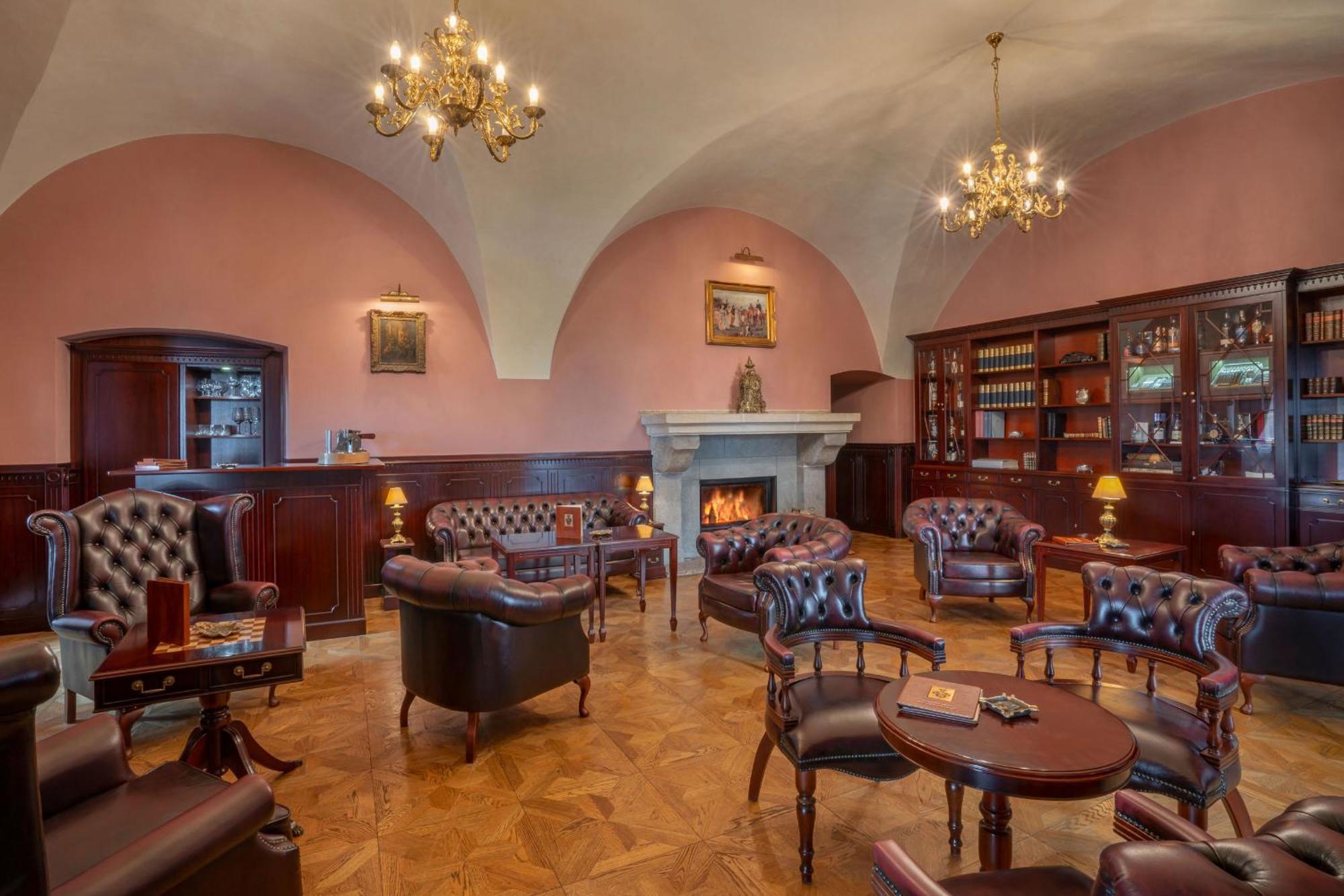 Galicia Nueva, Castle Hotel Lučenec Eksteriør billede
