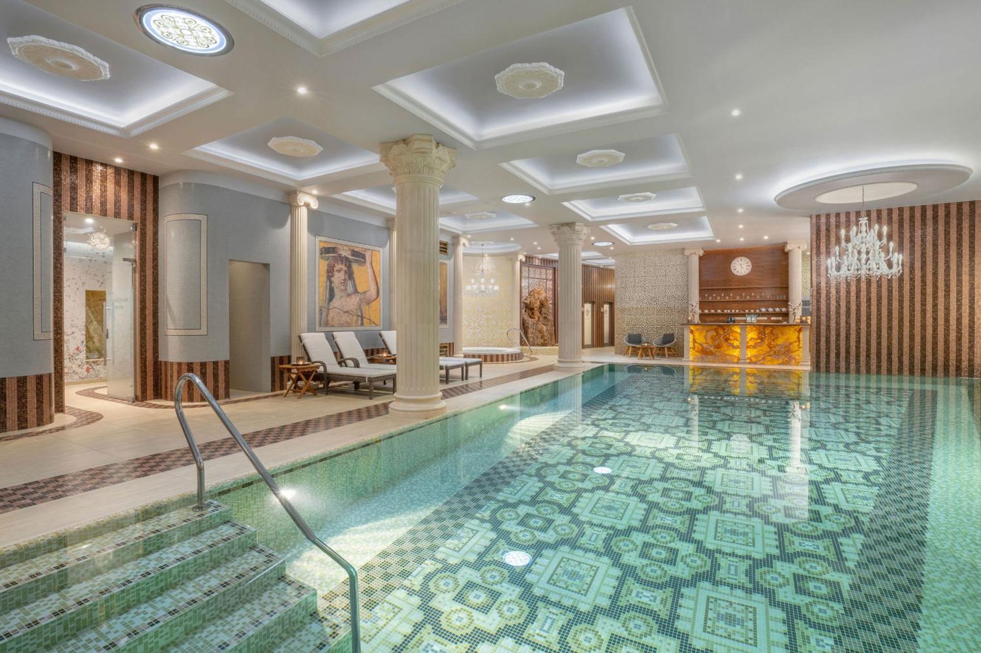 Galicia Nueva, Castle Hotel Lučenec Eksteriør billede