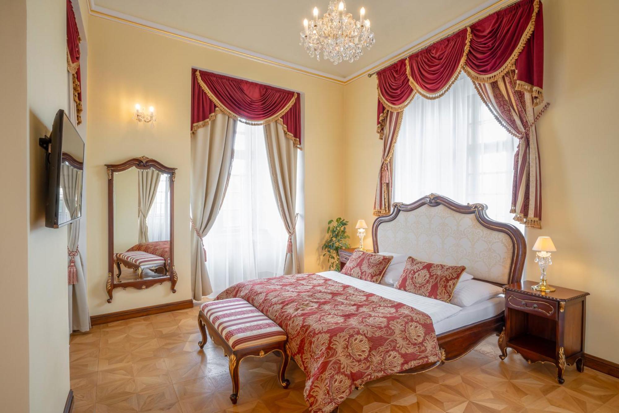 Galicia Nueva, Castle Hotel Lučenec Eksteriør billede