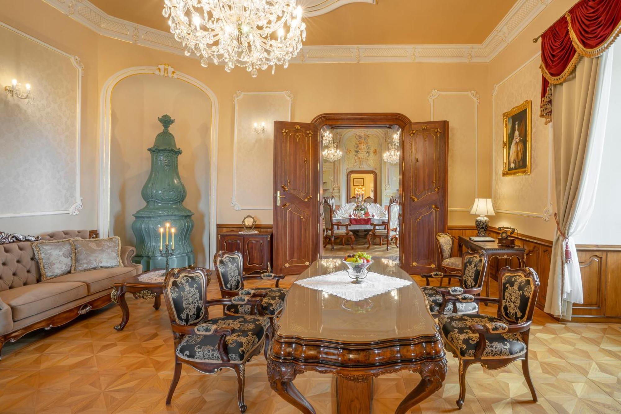 Galicia Nueva, Castle Hotel Lučenec Eksteriør billede