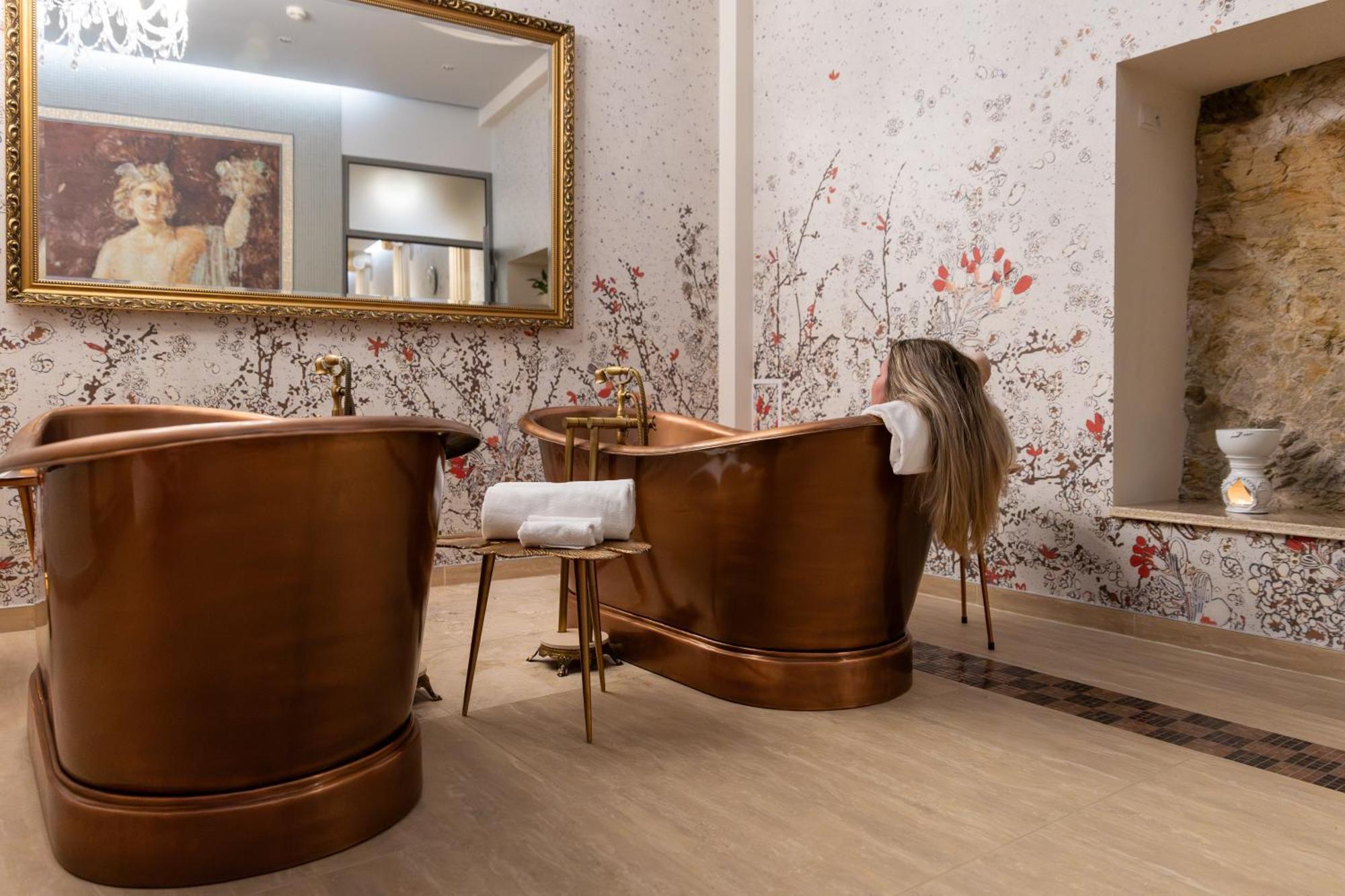 Galicia Nueva, Castle Hotel Lučenec Eksteriør billede