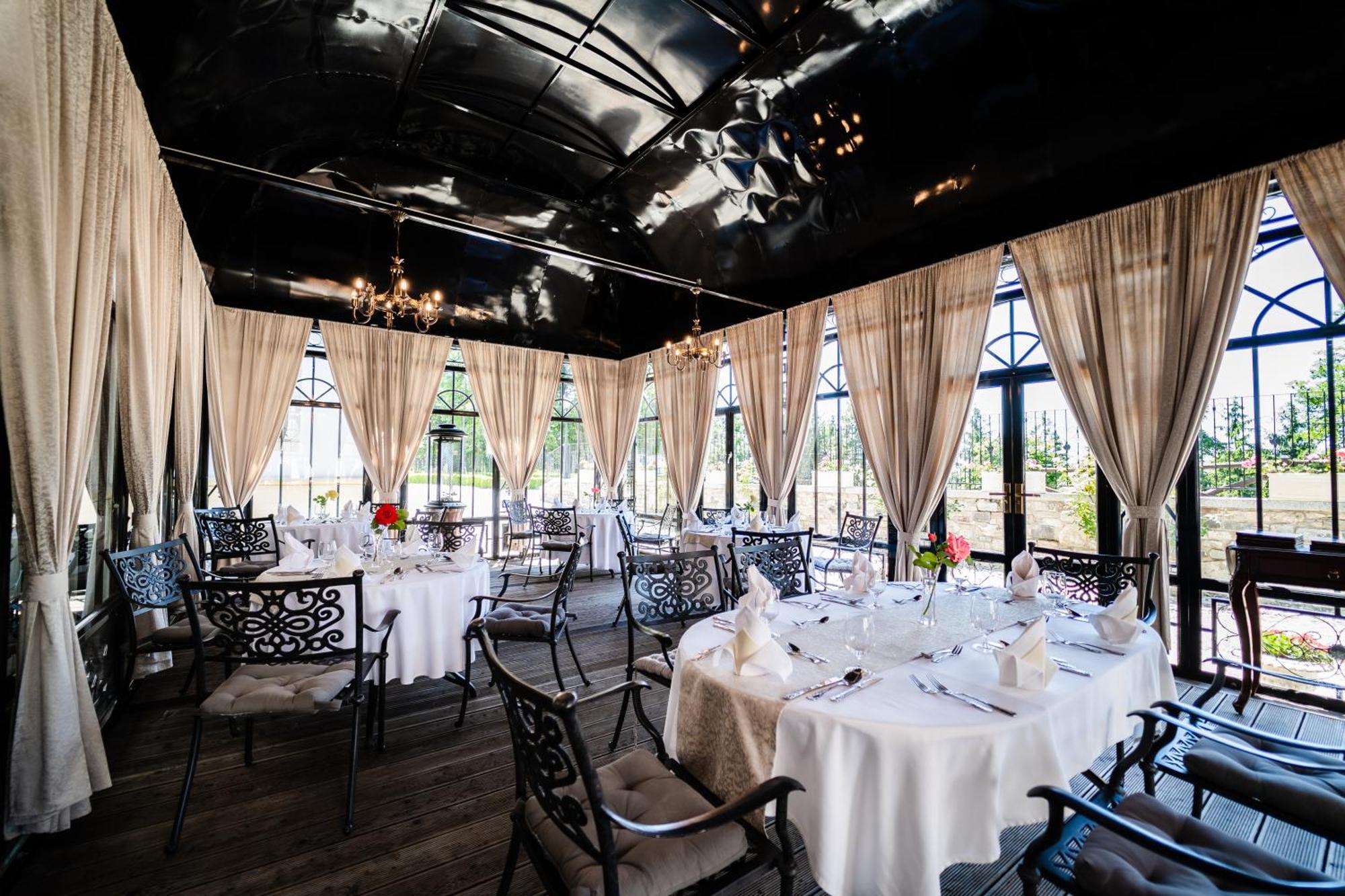 Galicia Nueva, Castle Hotel Lučenec Eksteriør billede