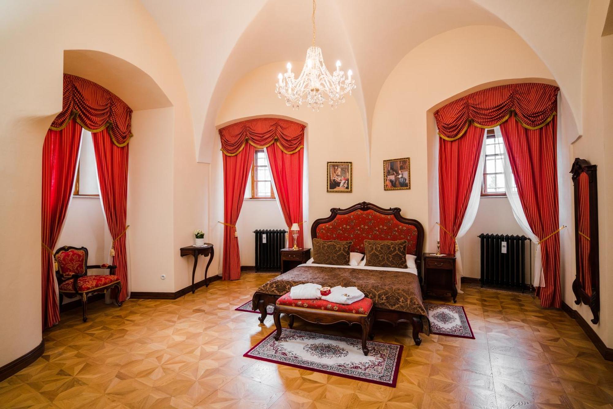 Galicia Nueva, Castle Hotel Lučenec Eksteriør billede