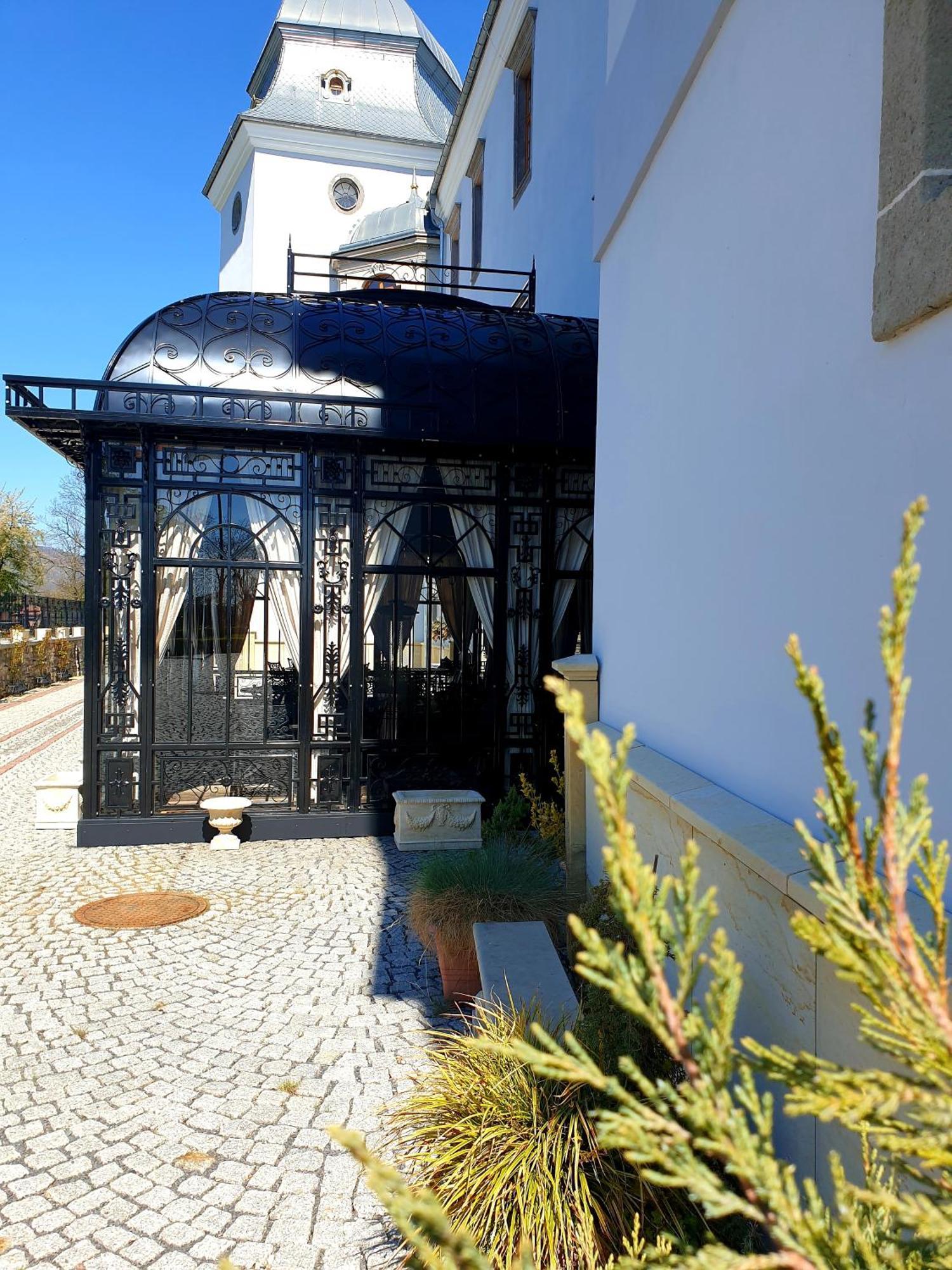 Galicia Nueva, Castle Hotel Lučenec Eksteriør billede