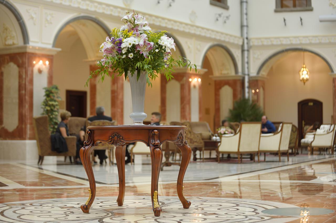 Galicia Nueva, Castle Hotel Lučenec Eksteriør billede